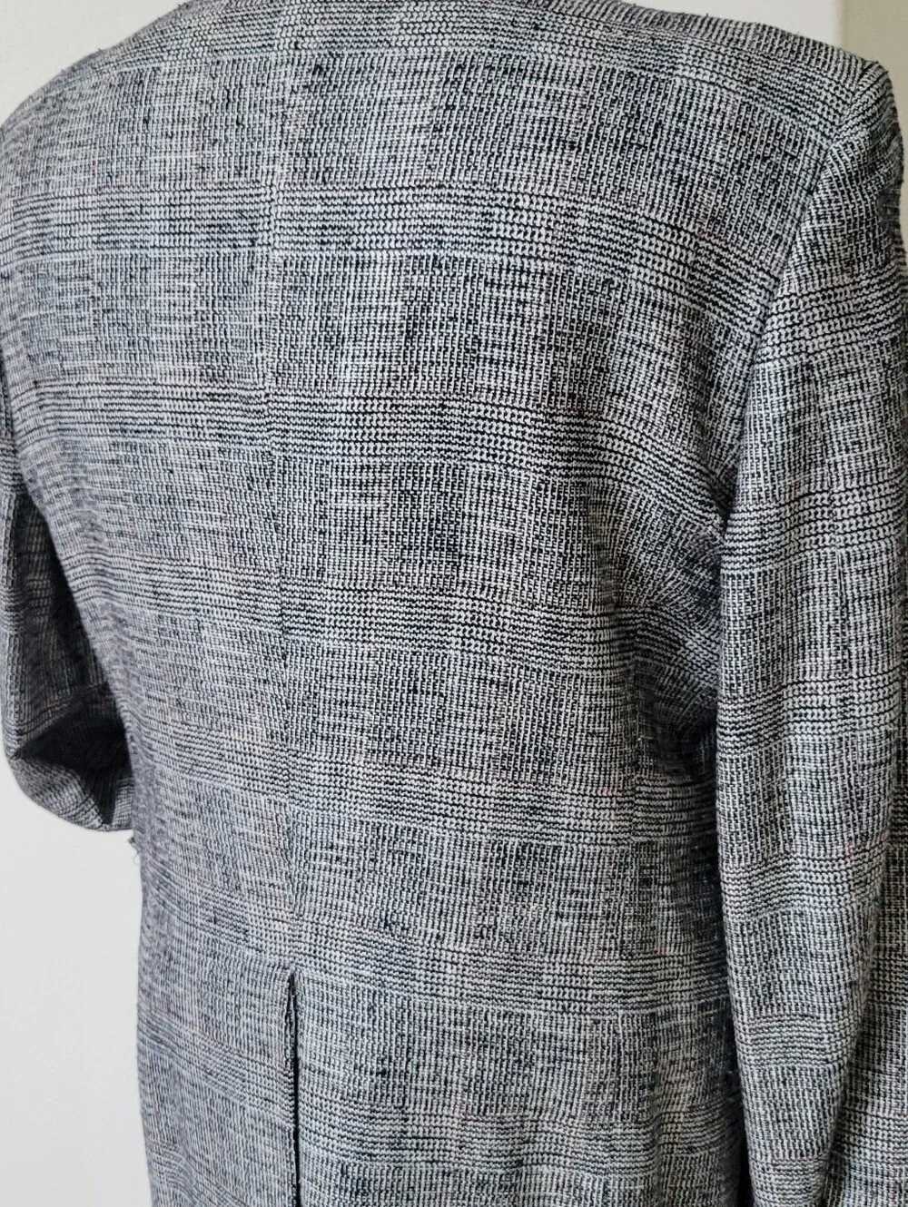 Stafford Executive Blazer 44L Gray-White-Some Pale Red Woven Silk.32 1/2